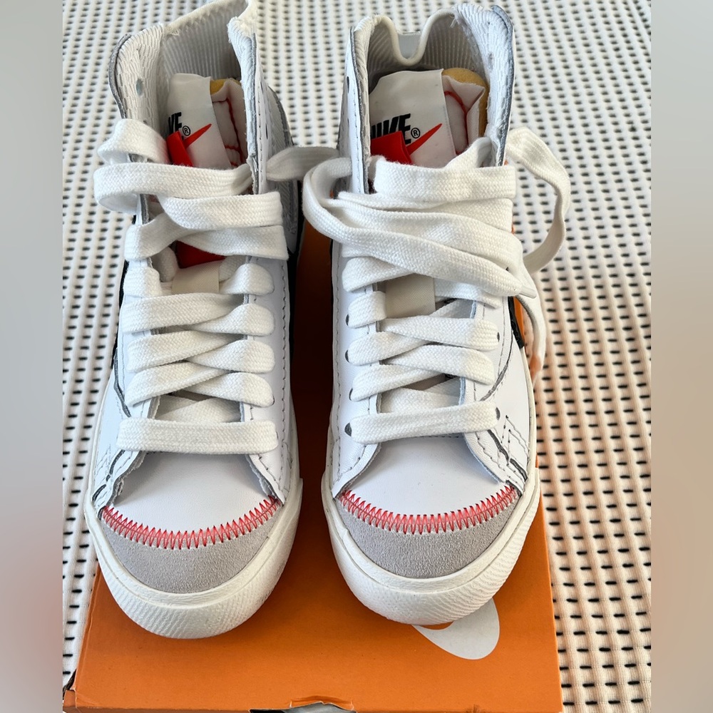 Nike Blazer Mid '77 Jumbo sneakers in white/black
